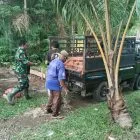 Babinsa Koramil 416-04/Pulau Temiang Bersama Warga Gotong Royong Buat Tempat Bak Sampah