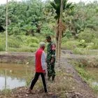 Babinsa Koramil Rimbo Bujang Laksanakan Komsos Bersama Petani Lele, Perkuat Sinergi dan Kedekatan dengan Masyarakat