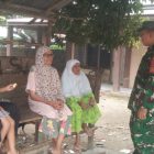 Babinsa Sertu Yuli Erwan Komsos Bersama Masyarakat, Pererat Silaturahmi dan Jaga Kondusivitas Wilayah Desa Suka Jaya