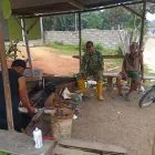 Babinsa Koramil 416-01/Rantau Pandan Ingatkan Pengrajin Pandai Besi Utamakan Keselamatan Kerja